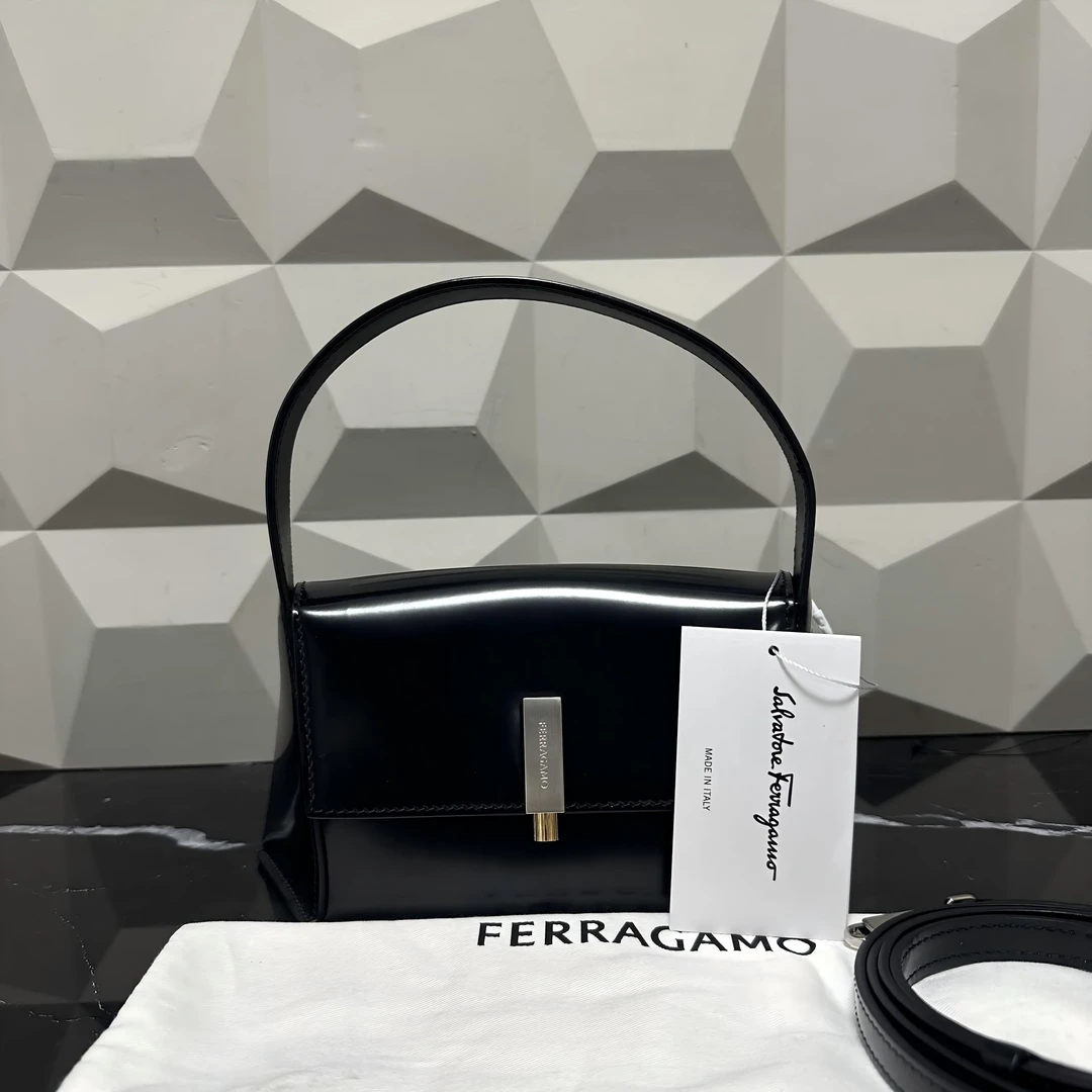 99新 FERRAGAMO/菲拉格慕 /夏vv0927/单肩包/63121