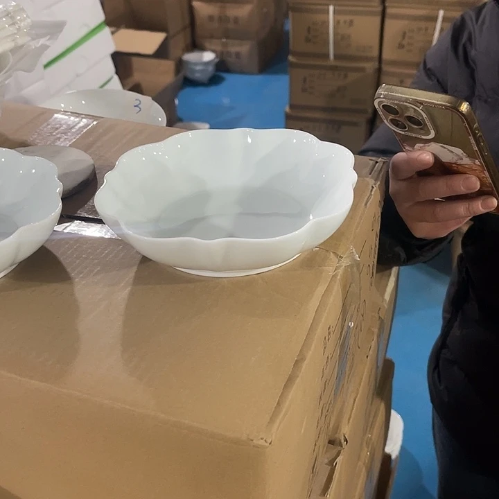 瓷片玉泥青瓷7英寸花边深盘两个，包邮