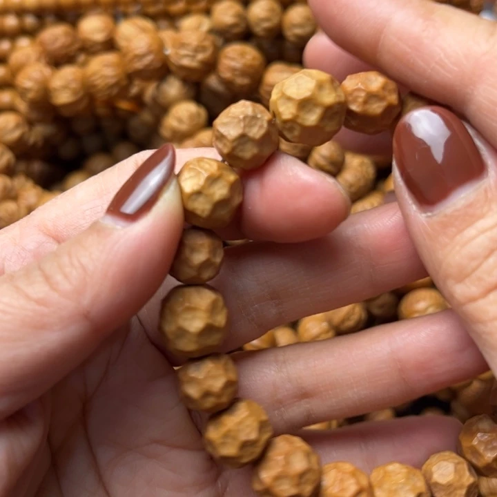 猴头核桃手串瑕疵