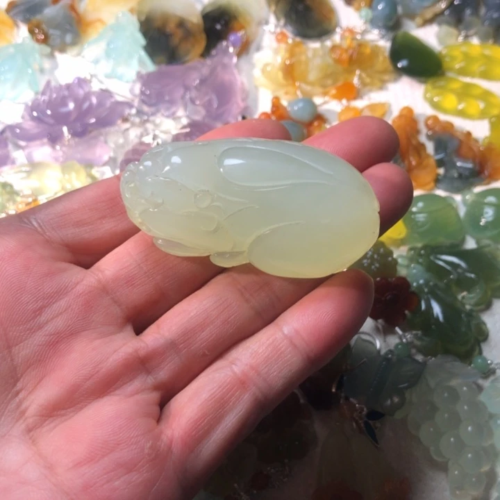 蛇纹石玉未镶嵌耳坠