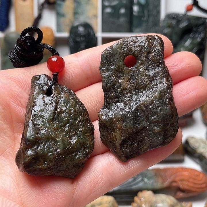 未镶嵌岫岩河磨玉（透闪石质玉）挂件