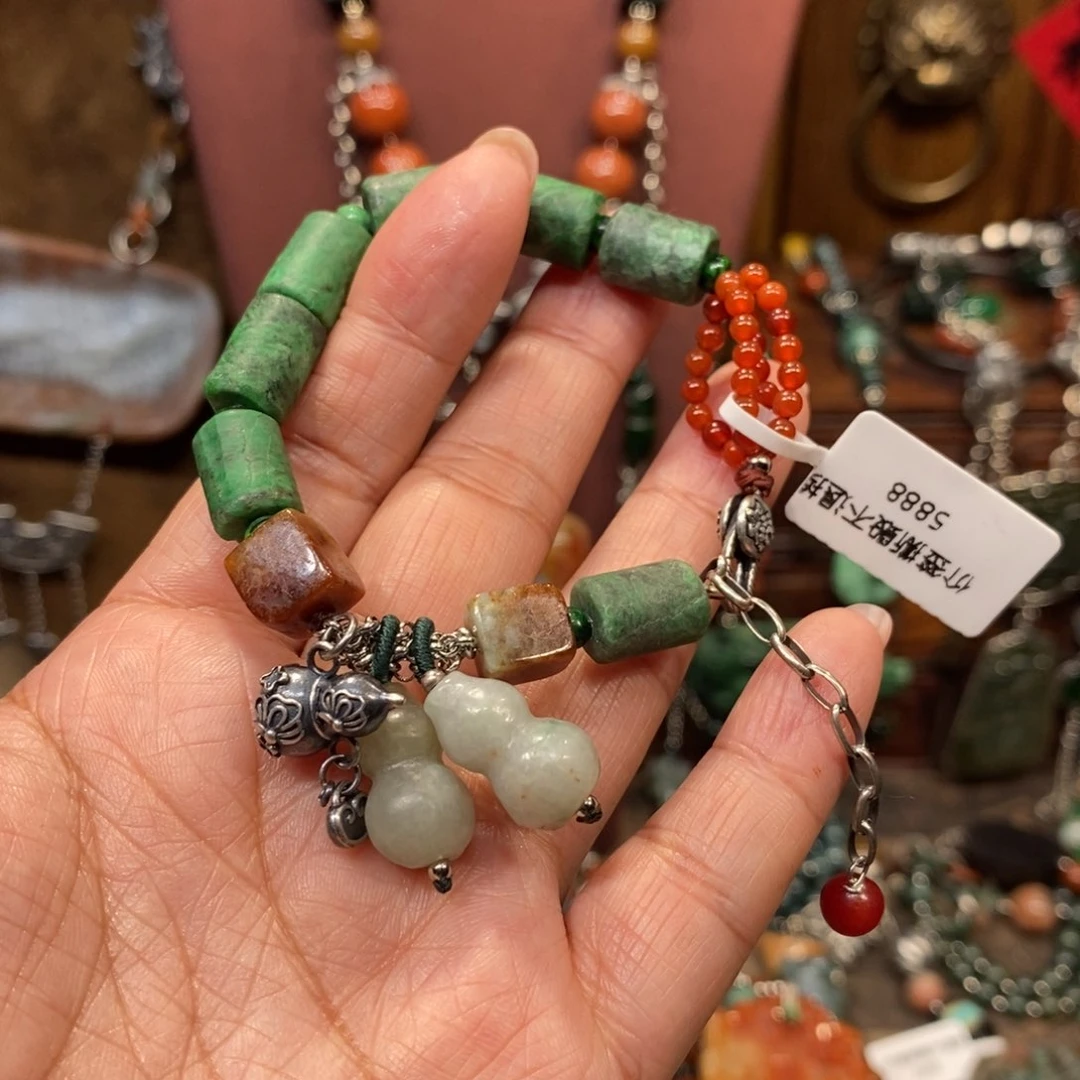 翡翠吊坠(赠链)未镶嵌