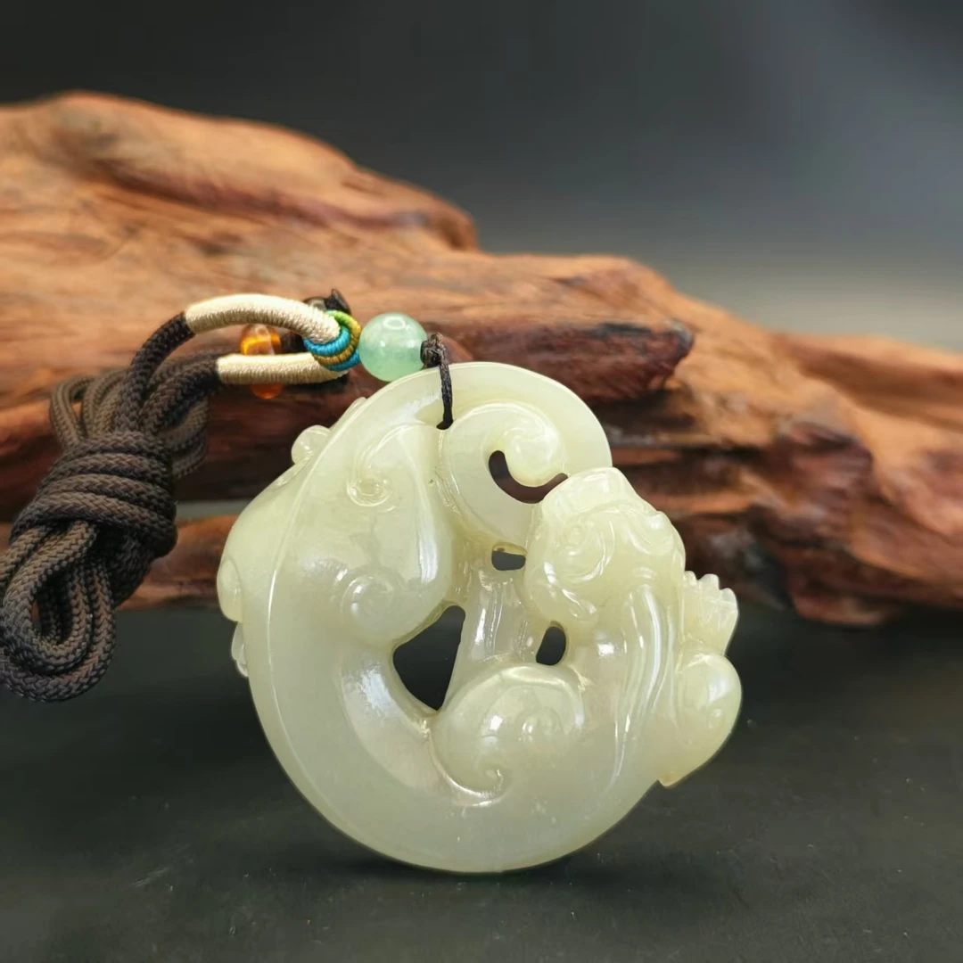 Q和田玉赤龙吊坠0562