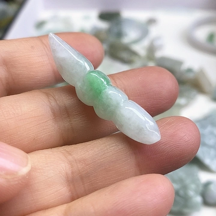 翡翠未镶嵌颈饰天然翡翠49