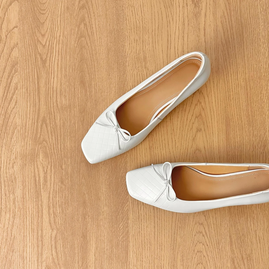 HUSSLOVE 头层牛皮·跟高4CM·法式气质方头高跟粗跟欧若假日风单鞋