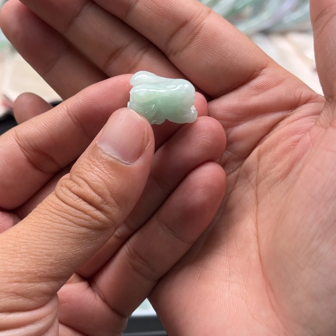 翡翠未镶嵌颈饰天然翡翠A货