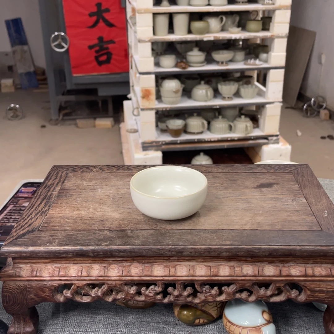 瓷片月白釉小普洱杯