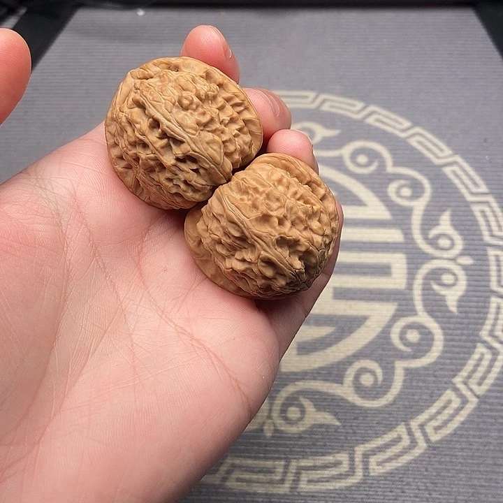 文玩核桃吊坠白狮子37