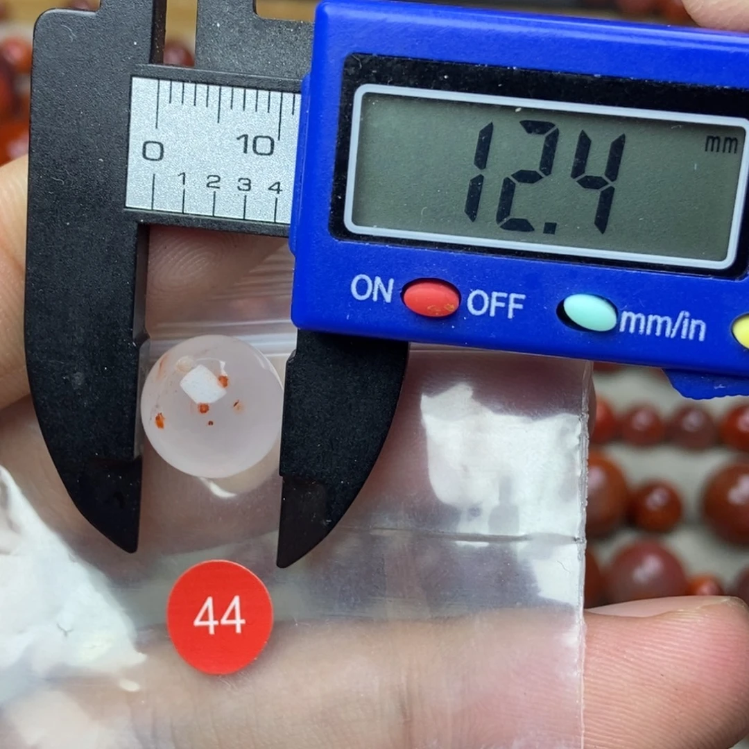 南红玛瑙未镶嵌有瑕疵