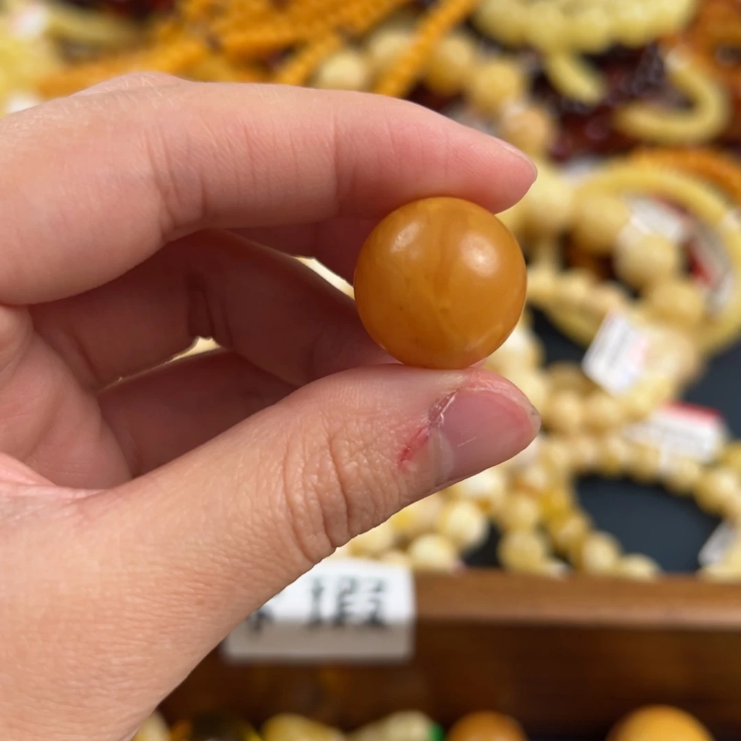 未镶嵌琥珀珠宝奇石