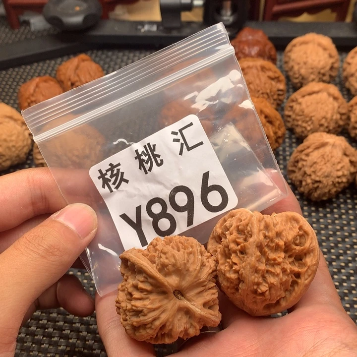 文玩核桃吊坠窝峰顶