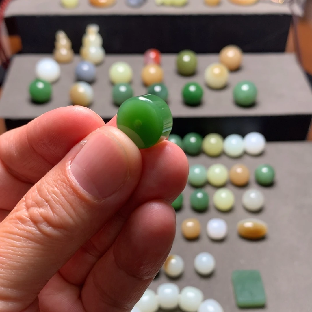 和田玉颈饰未镶嵌小***瓜