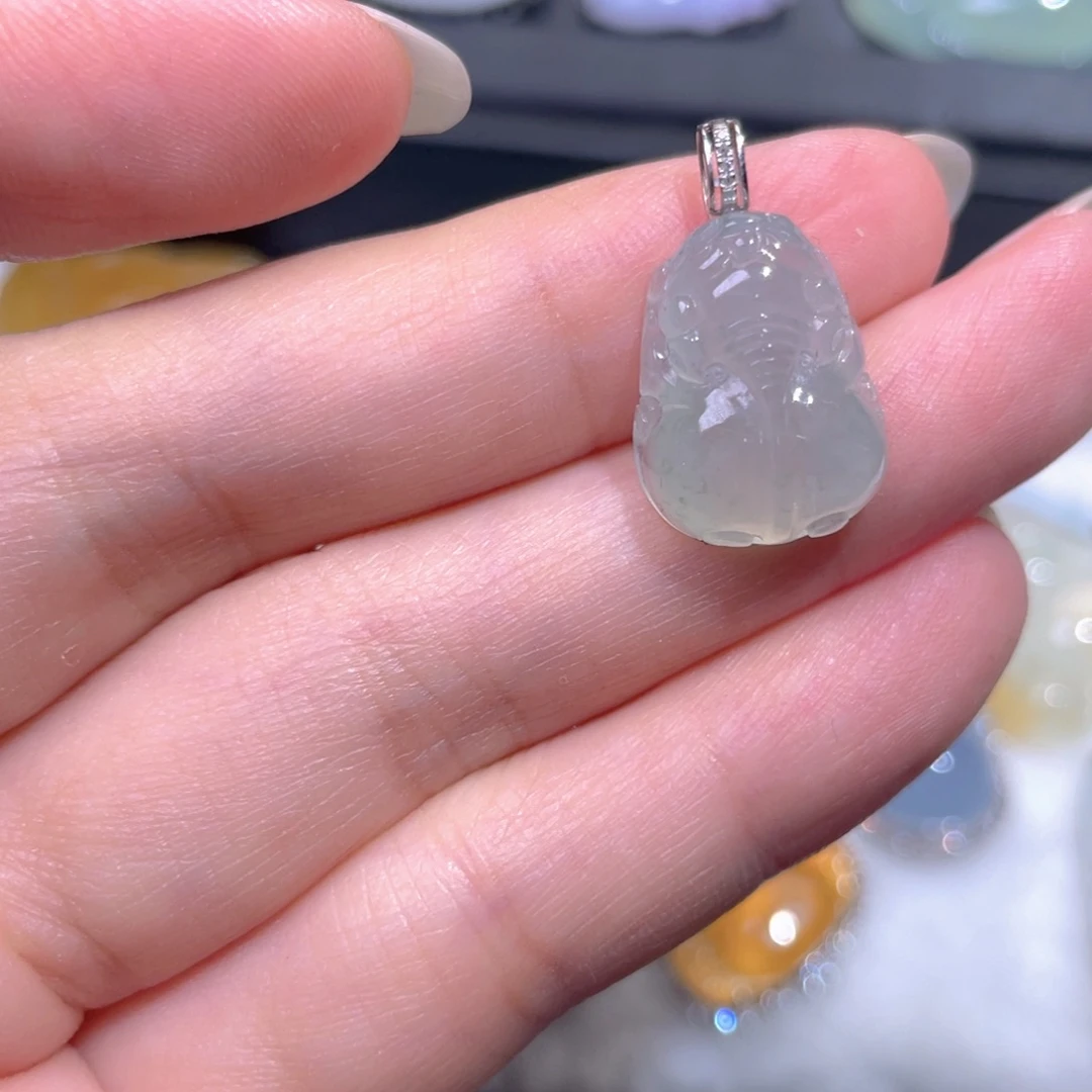 颈饰18K金镶嵌翡翠翡翠