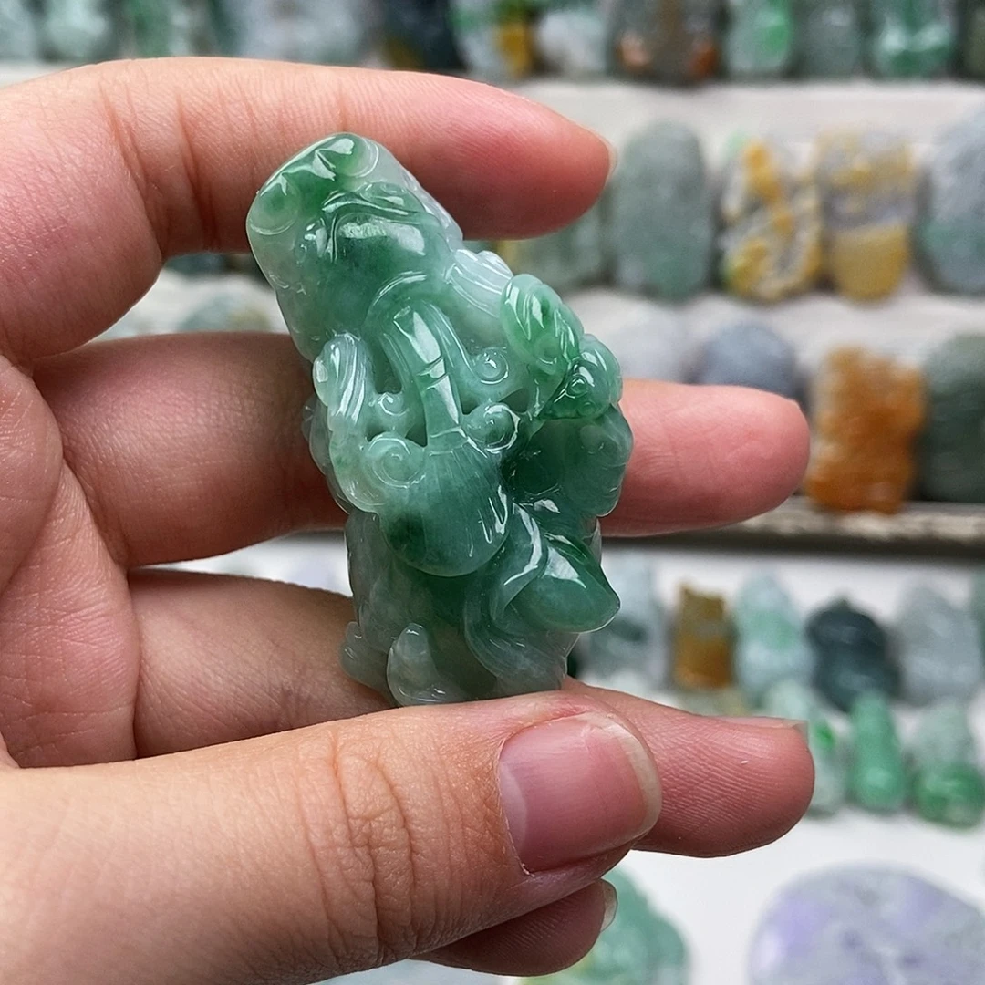 翡翠未镶嵌吊坠(赠链)口含珠