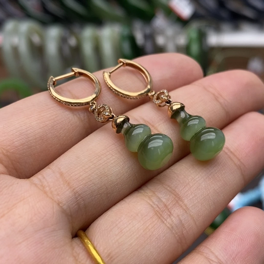 18K金镶嵌和田玉耳饰