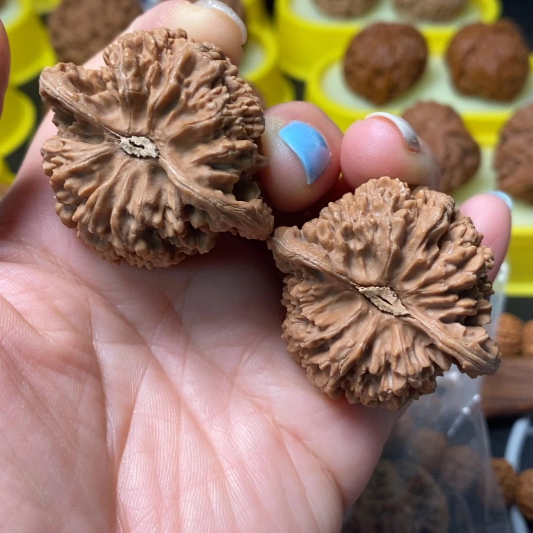 文玩核桃吊坠百花山