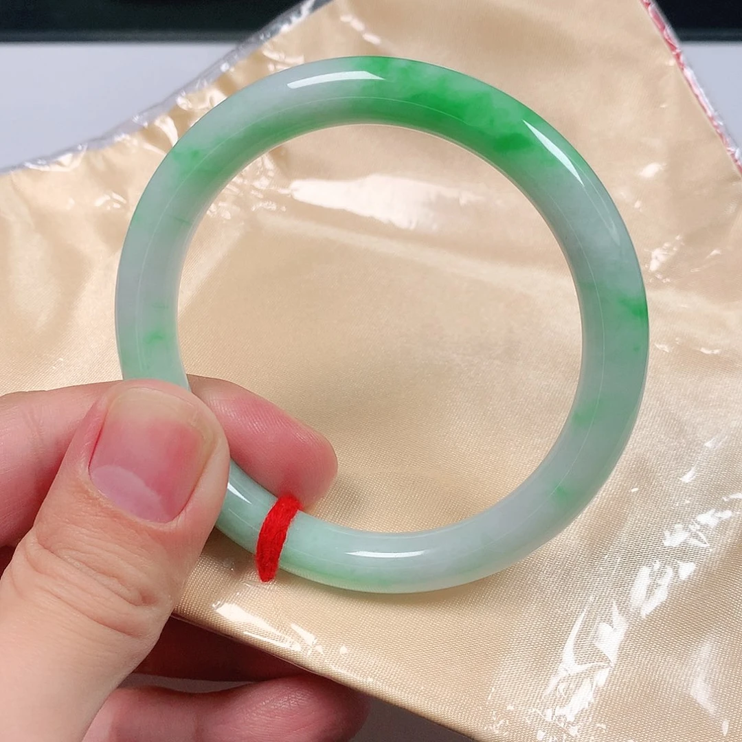 翡翠未镶嵌手镯翡翠555