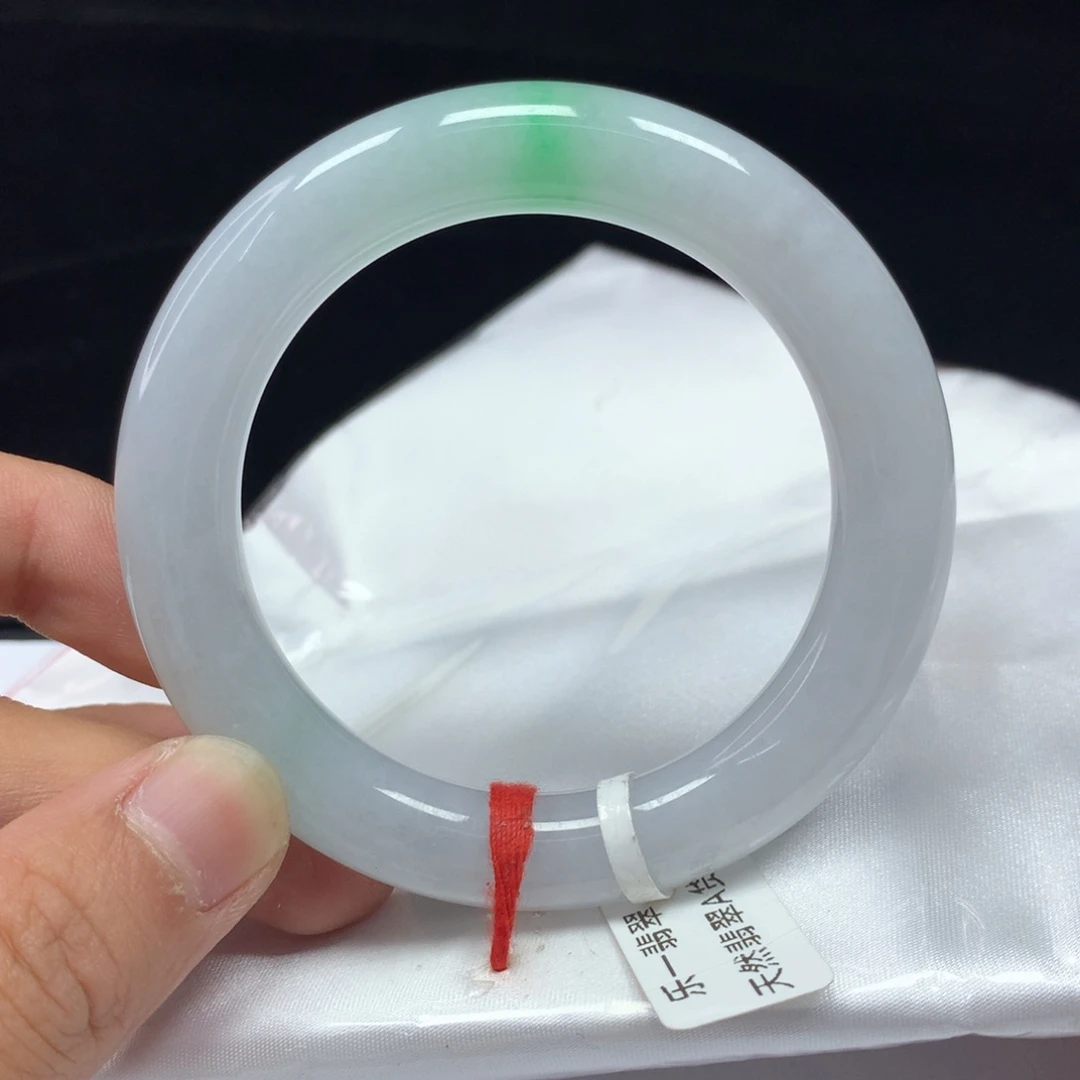 翡翠手镯（圆镯）未镶嵌53.1