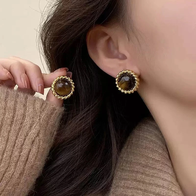 铜合金树脂耳饰 法式新款复古金色麻花虎眼石耳钉美拉德耳饰
