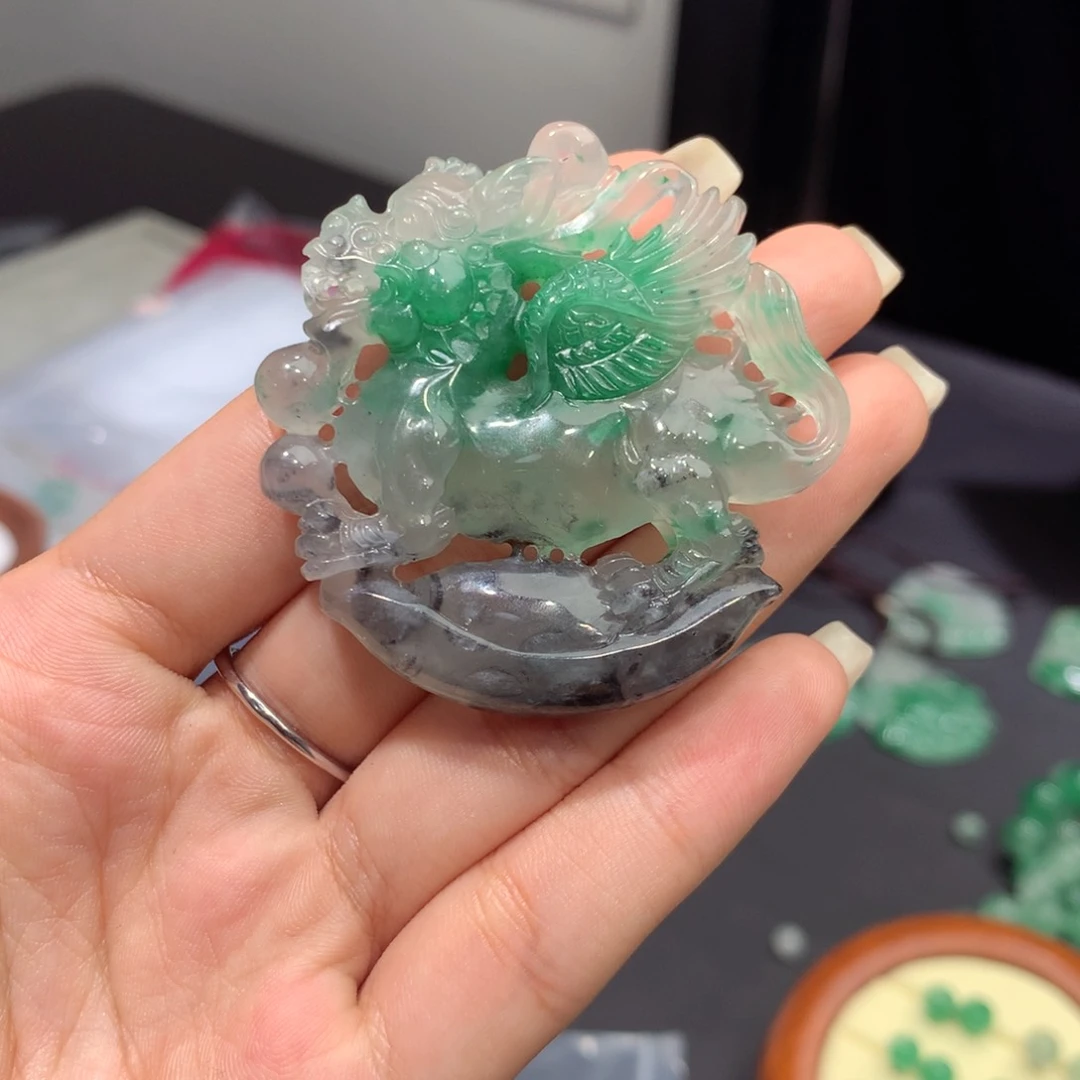 颈饰未镶嵌石英质玉（非洲翠）