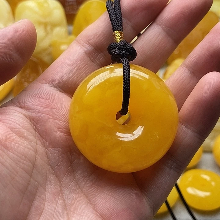 琥珀颈饰未镶嵌琥珀蜜蜡吊坠