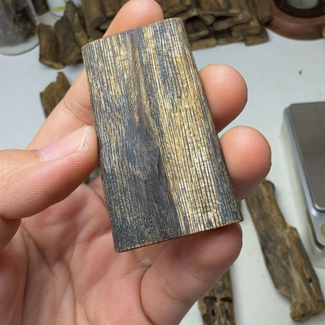 清***风沉香沉香碎屑红金妮6.8克