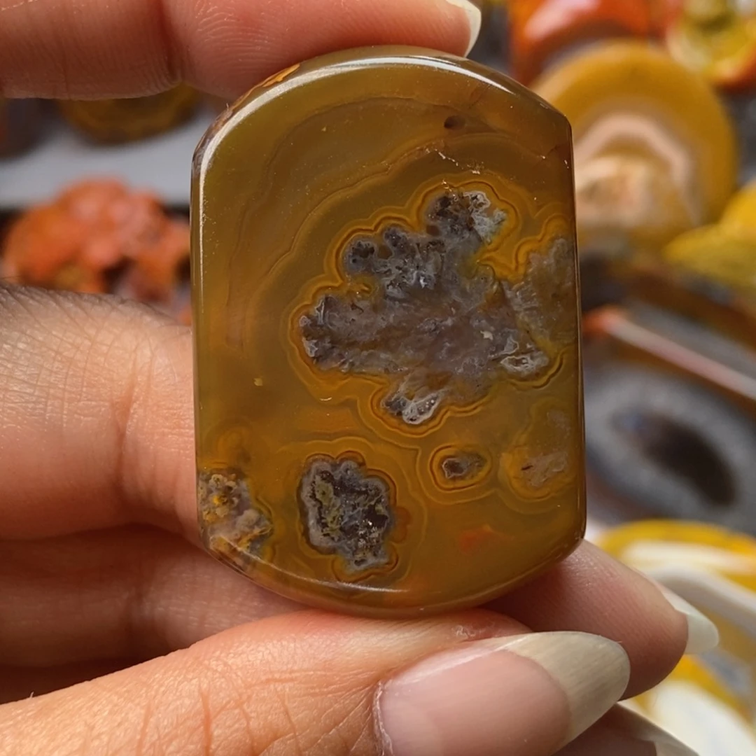 玛瑙/玉髓颈饰未镶嵌战国红