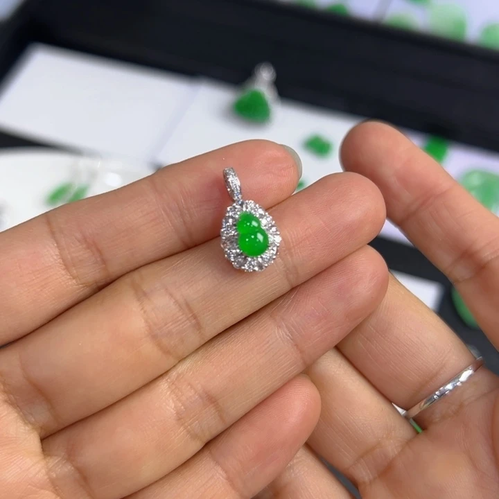 翡翠颈饰18K金镶嵌葫芦