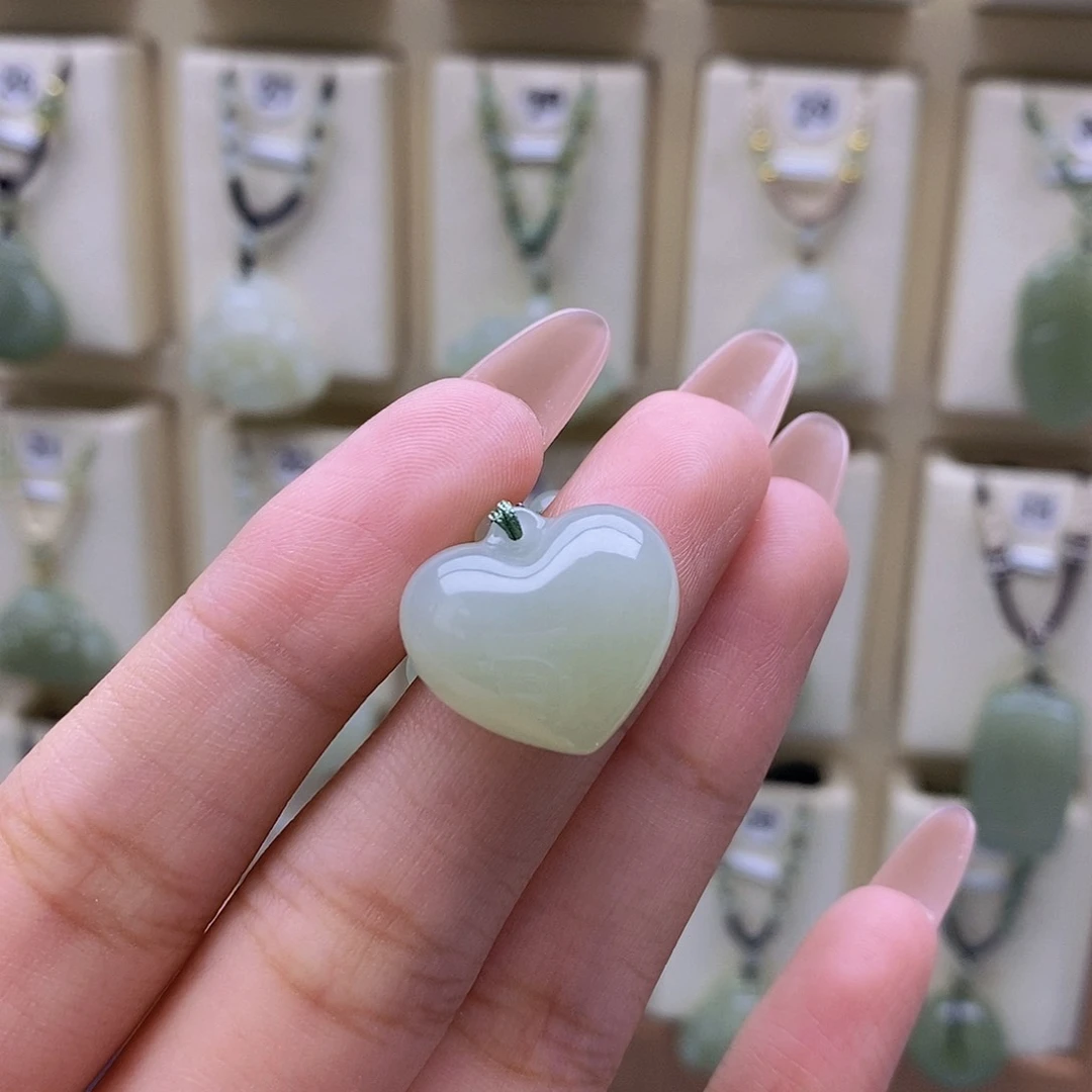 回***忆和田玉未镶嵌颈饰