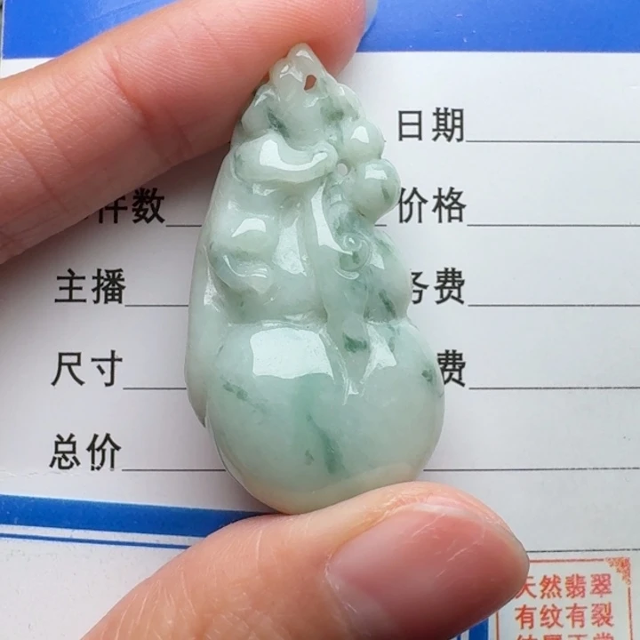 翡翠未镶嵌颈饰葫芦