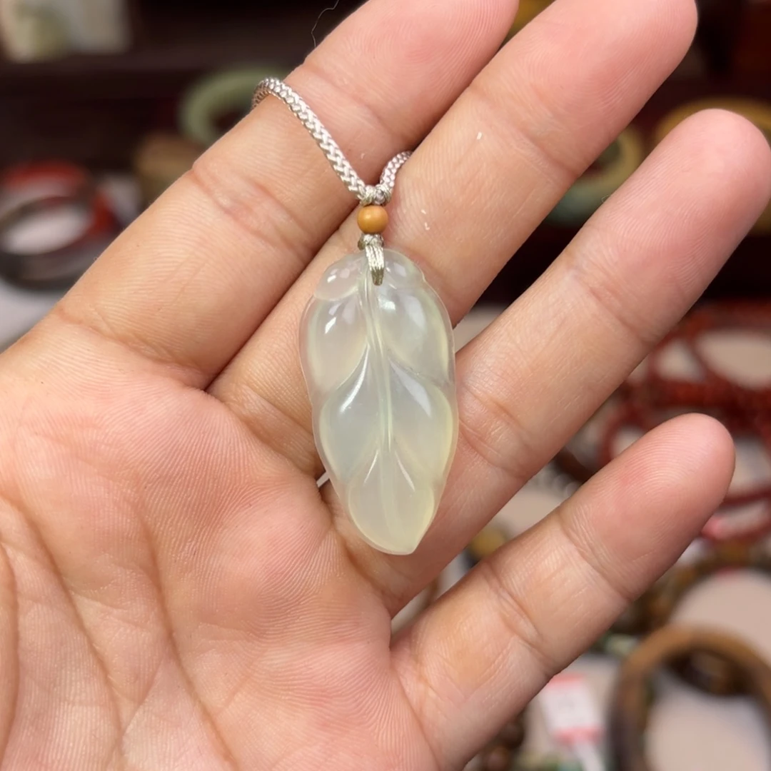 南红玛瑙颈饰未镶嵌