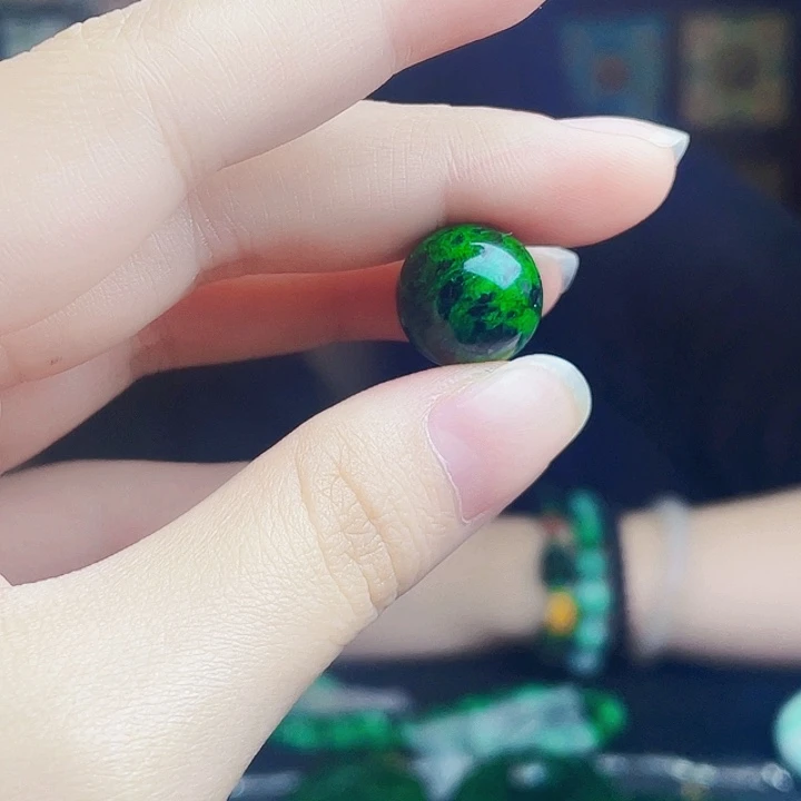 颈饰未镶嵌翡翠多样性