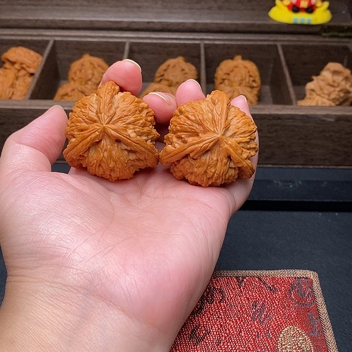 肥***台把件文玩核桃白奔