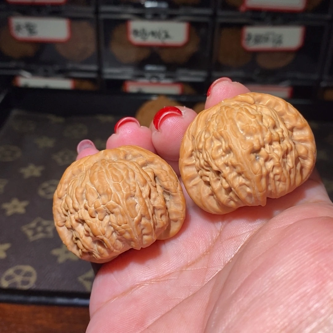 折***修把件文玩核桃闷白