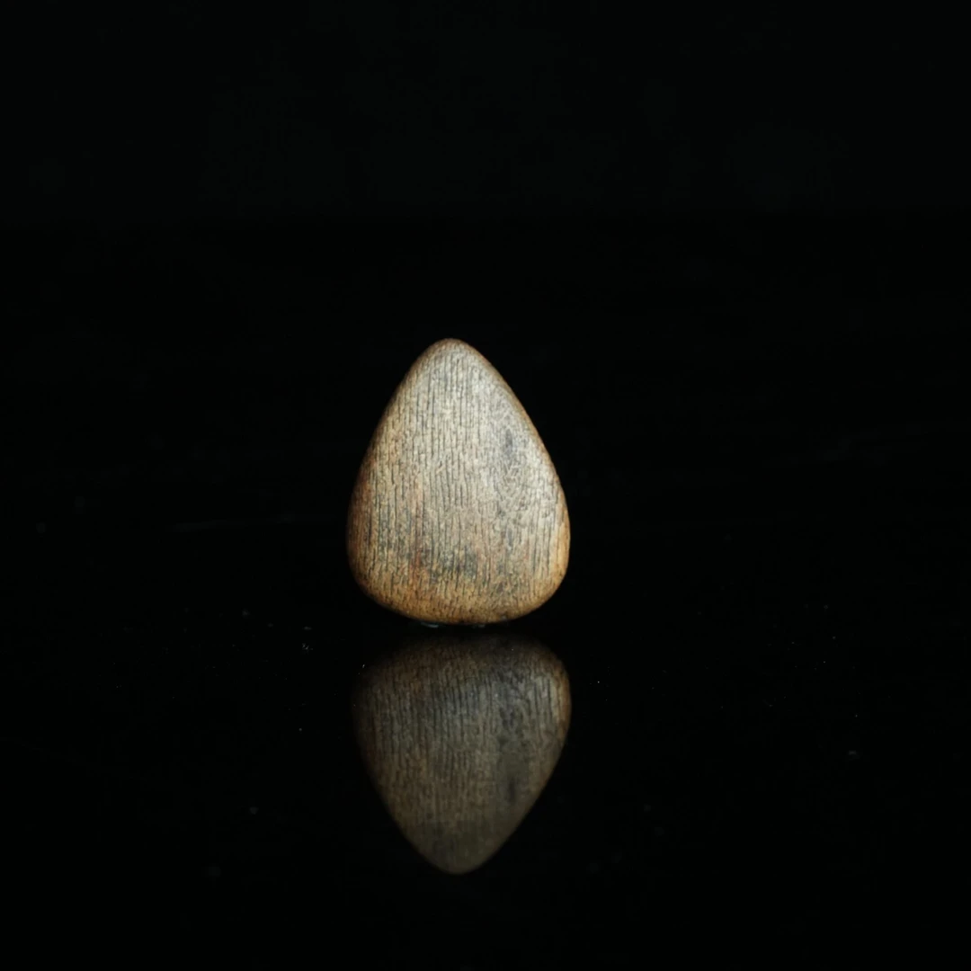 C0136 惠安系蜜香味水滴吊坠 2.7x2.1x0.7cm 1.4g