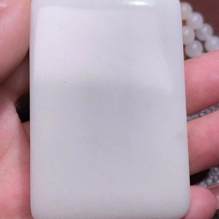 张***颈饰未镶嵌和田玉