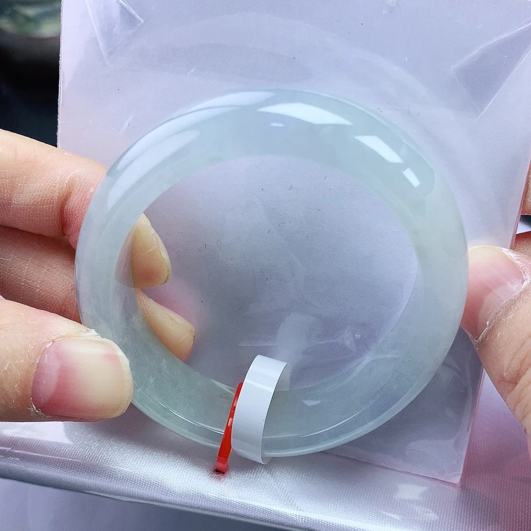 翡翠手镯未镶嵌51贵