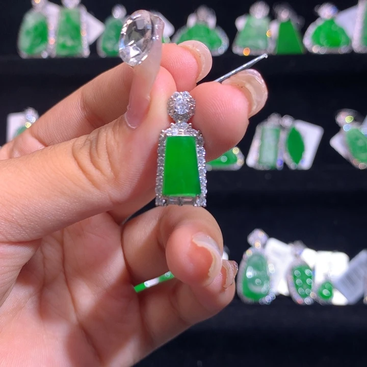 【闪购商品】颈饰银S925镶嵌翡翠天然翡翠