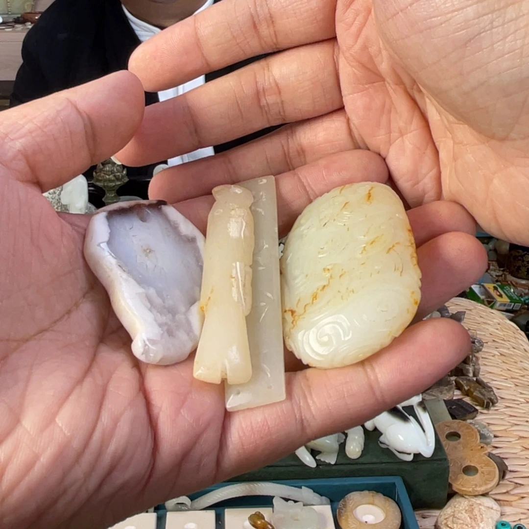 海***风和田玉未镶嵌颈饰