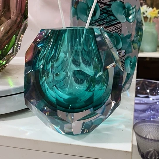 琉璃花瓶高14厘米口径3厘米