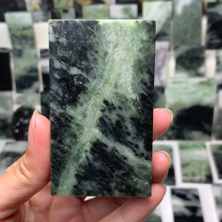 独山玉颈饰未镶嵌