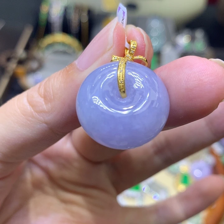 颈饰18K金镶嵌翡翠