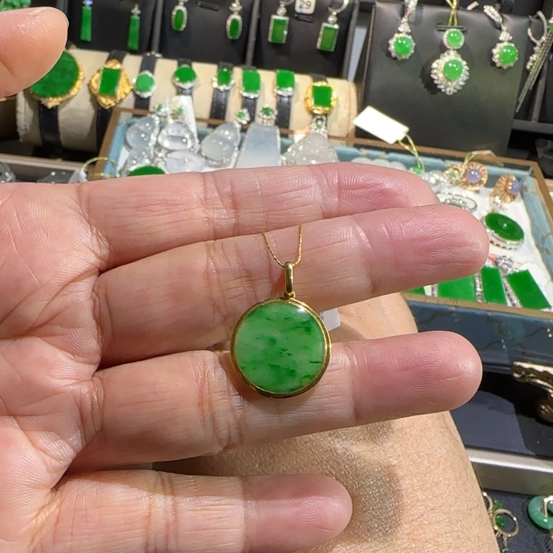 翡翠18K金镶嵌挂件吊坠