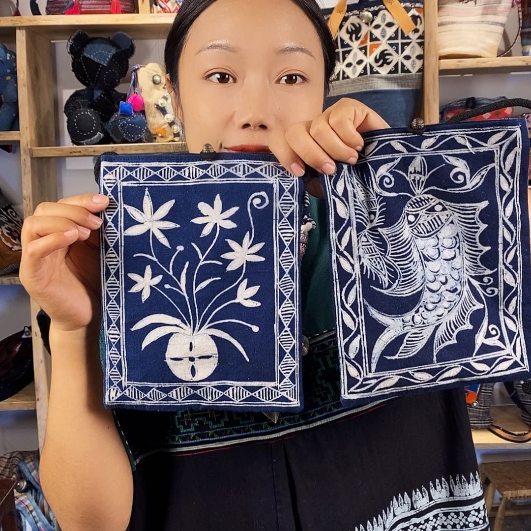 织绣手工制作工艺手机包