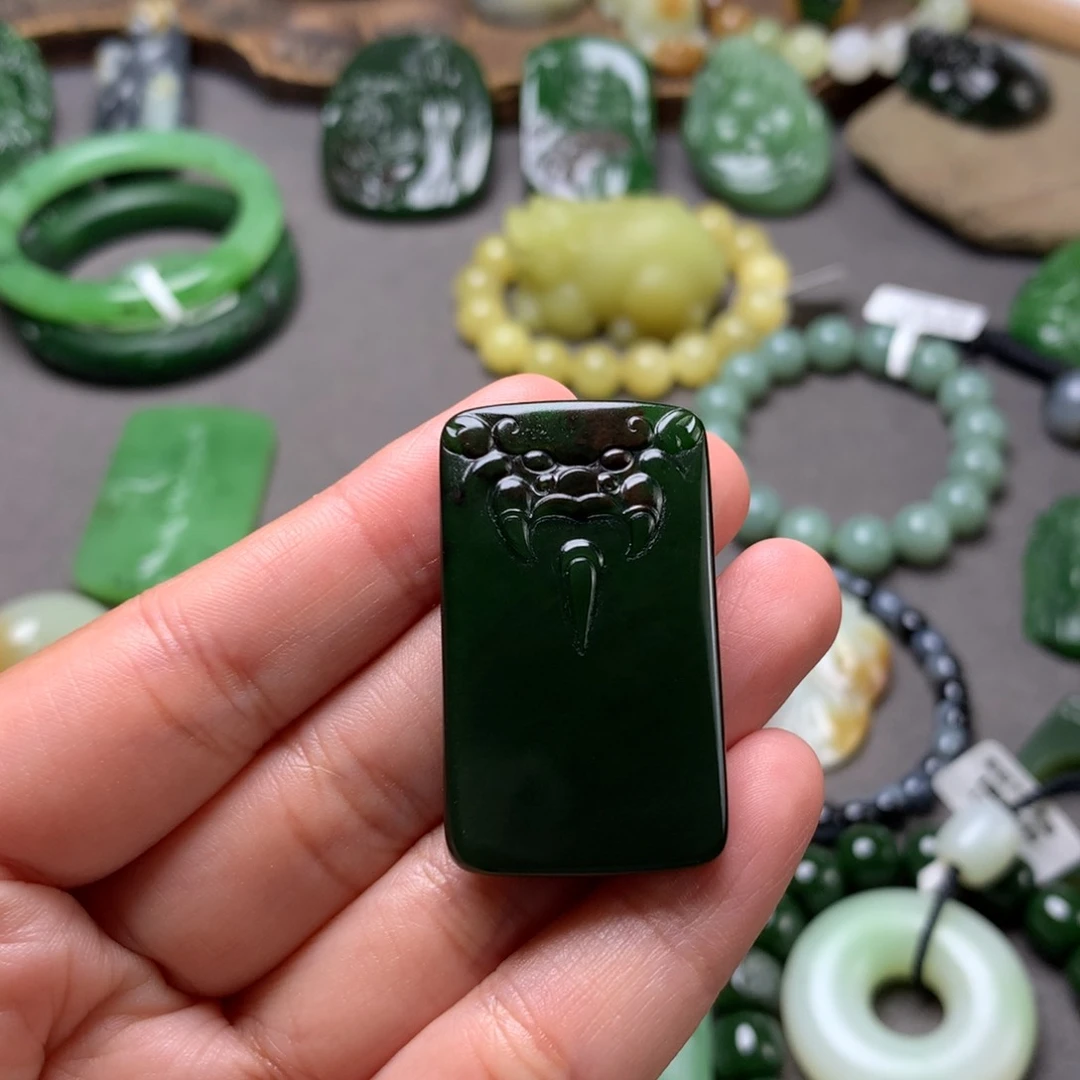 雪***狐和田玉未镶嵌颈饰