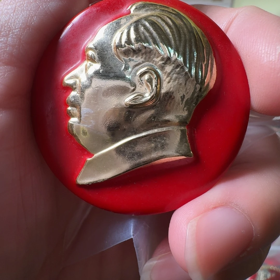 摸***尉铝徽章一枚给老铁……