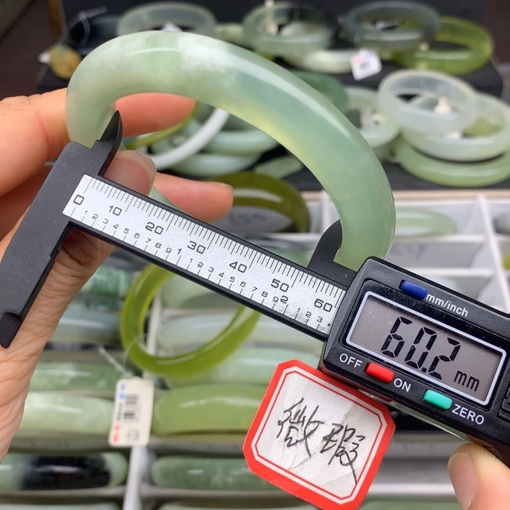 蛇纹石玉未镶嵌手镯629