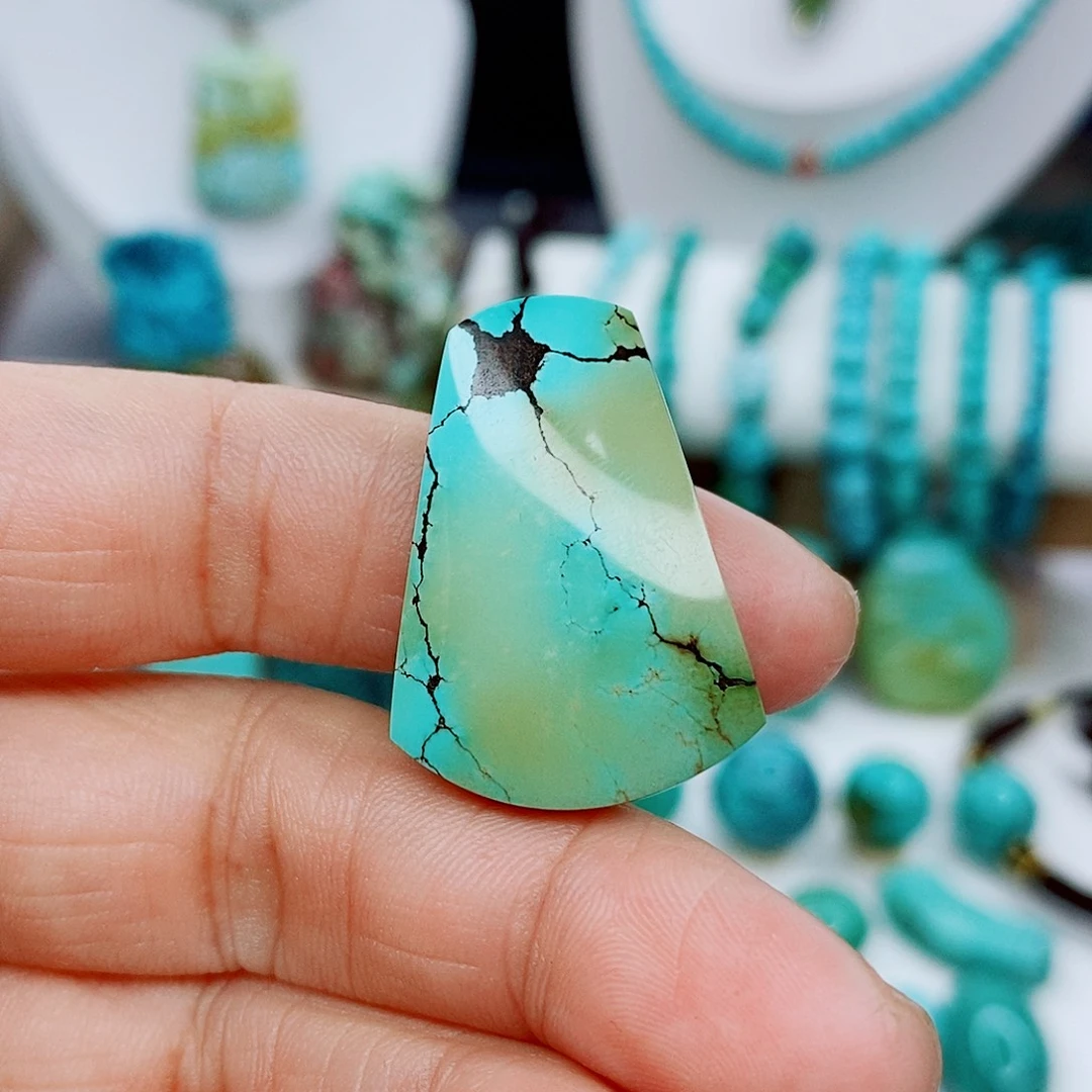 绿松石未镶嵌颈饰