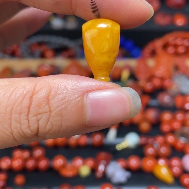 蜜蜡未镶嵌裸石三通