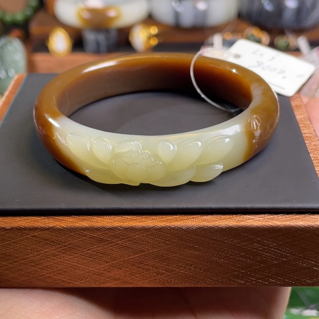 和田玉未镶嵌手镯